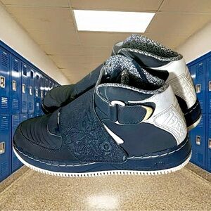 Nike Air Force 20' GS in Navy & White Size 5.5 Y